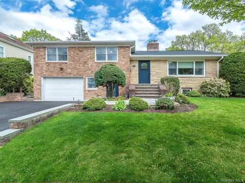 5 Fairfield Ave, North Hempstead, NY 11050