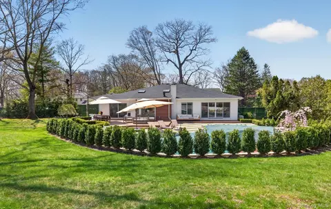 161 Yukon Dr, Woodbury, NY 11797