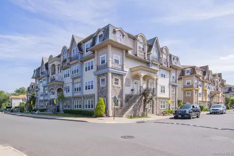 7 Elm St #112, Ramapo, NY 10977