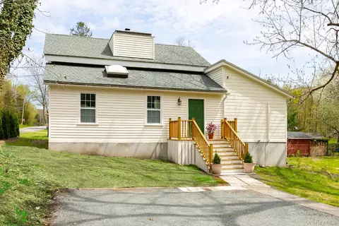 692 County Route 2, Red Hook, NY 12571