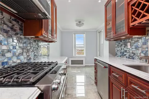 60 Th Street 34th Ave #6D, New York, NY 11377