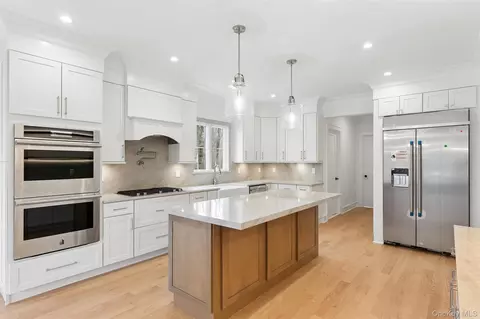 Kitchen - 17 Cedar Ln, Brookhaven, NY 11772 photo 1 of 6
