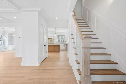 Entry Way - 17 Cedar Ln, Brookhaven, NY 11772 photo 4 of 4