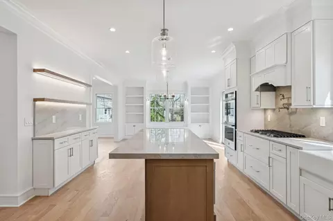 Kitchen - 17 Cedar Ln, Brookhaven, NY 11772 photo 5 of 6