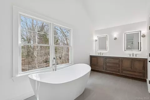 Bath - 17 Cedar Ln, Brookhaven, NY 11772 photo 1 of 7