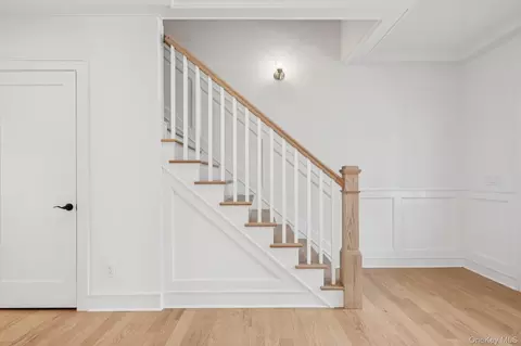 Entry Way - 17 Cedar Ln, Brookhaven, NY 11772 photo 3 of 4