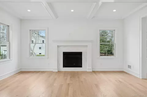 Living - 17 Cedar Ln, Brookhaven, NY 11772 photo 2 of 5