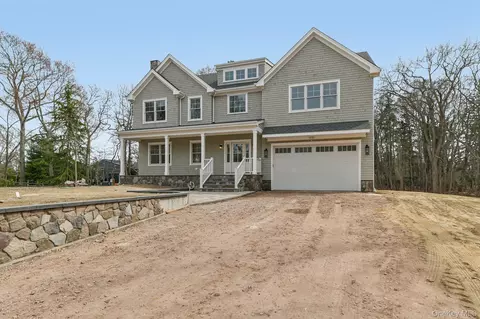 Exterior - 17 Cedar Ln, Brookhaven, NY 11772 photo 4 of 8