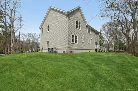 Exterior - 17 Cedar Ln, Brookhaven, NY 11772 photo 5 of 8