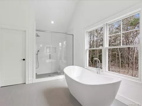 Bath - 17 Cedar Ln, Brookhaven, NY 11772 photo 3 of 7