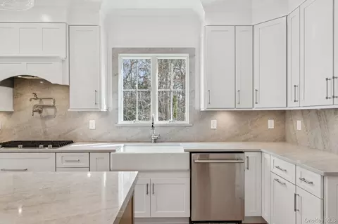 Kitchen - 17 Cedar Ln, Brookhaven, NY 11772 photo 6 of 6