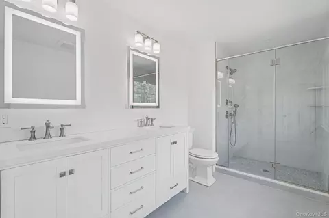 Bath - 17 Cedar Ln, Brookhaven, NY 11772 photo 6 of 7