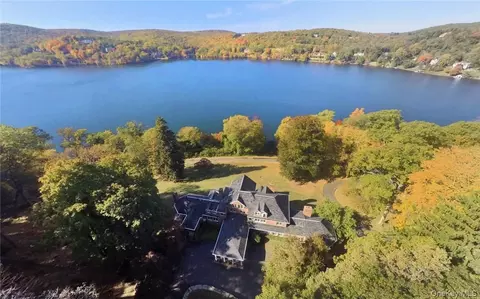 262 Tuxedo Rd, Tuxedo, NY 10987