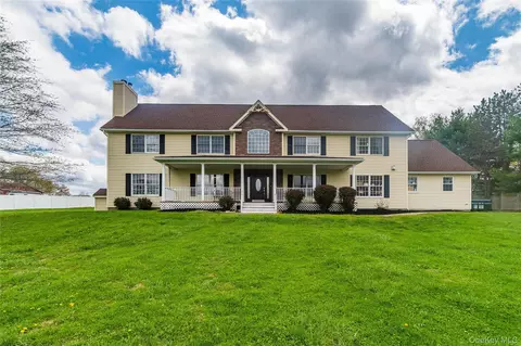 107 Dunthorne Dr, Crawford, NY 12721