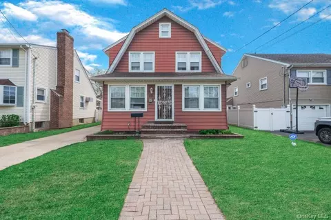 20 Nassau Blvd, Malverne, NY 11565