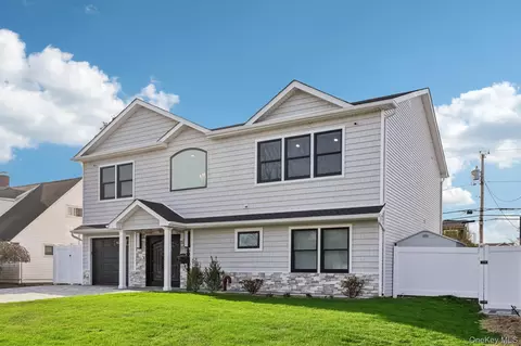 129 Tardy Ln S, Wantagh, NY 11793