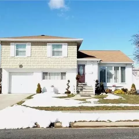 128 Cedar St, Freeport, NY 11520