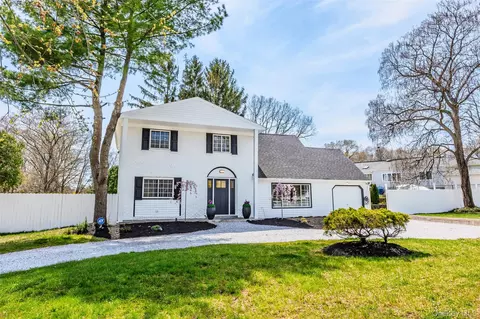 2 Grove Ave, Coram, NY 11727