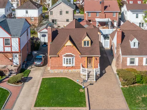 7520 180th St, New York, NY 11366