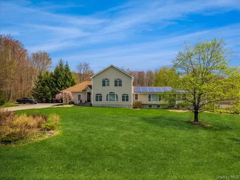 244 S Smith Rd, Union Vale, NY 12540