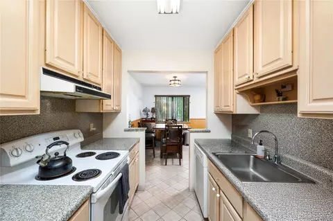Kitchen - 7 Loudon Dr #8, Fishkill, NY 12524 photo 2 of 2