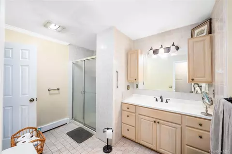 Bath - 7 Loudon Dr #8, Fishkill, NY 12524 photo 1 of 1