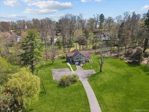 9 South Ln, Katonah, NY 10536