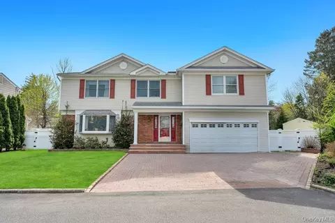 64 Muttontown Eastwoods Rd, Syosset, NY 11791