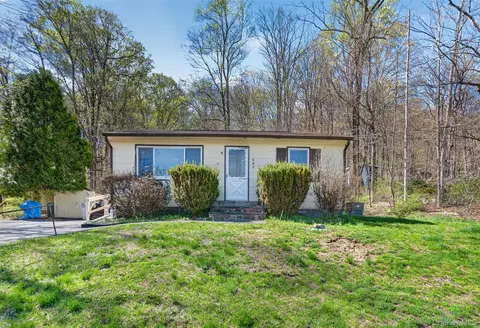 689 Sprout Brook Rd, Putnam Valley, NY 10579