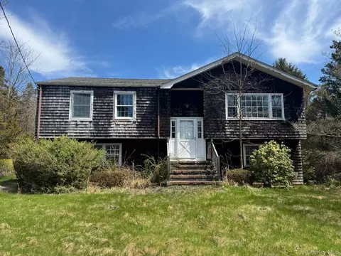 1540 N Sea Rd, Southampton, NY 11968
