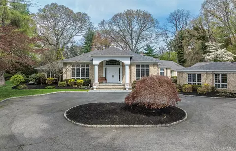 1095 Pine Valley Rd, Oyster Bay, NY 11771