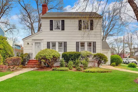277 E Argyle St, Valley Stream, NY 11580