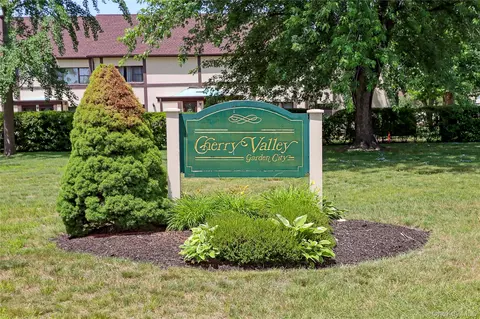 129 Fifteenth St #B2, Garden City, NY 11530