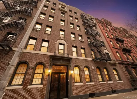 130 W 16th St #52, New York, NY 10011