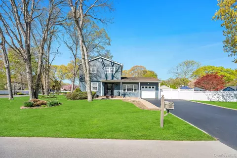 56 Pamlico Ave, Ronkonkoma, NY 11779