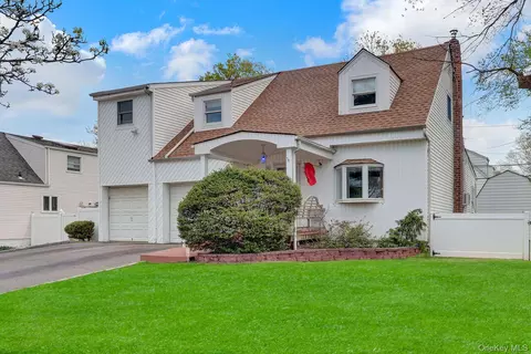 451 N Grove St, Valley Stream, NY 11580