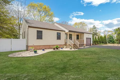 104 Cedarhurst Ave, Medford, NY 11763