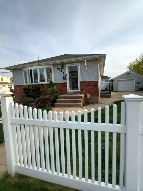 1293 Tribune Ave, Elmont, NY 11003