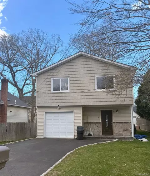 116 Hampton Ave, Mastic, NY 11950