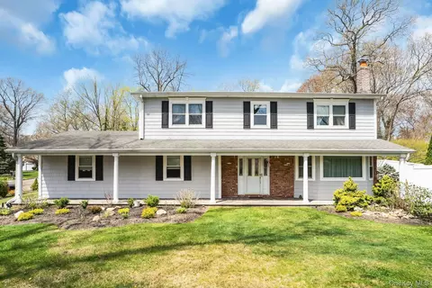 39 Mclane Dr, Dix Hills, NY 11746