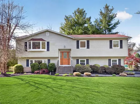18 Termakay Dr, Clarkstown, NY 10956