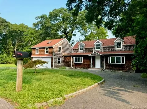 1 Linden Pl, Mastic Beach, NY 11951