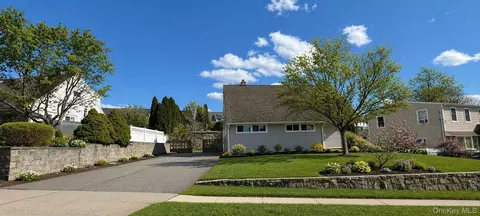 102 Mountaindale Rd, Yonkers, NY 10710