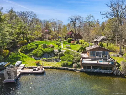 366 W Lake Blvd, Mahopac, NY 10541