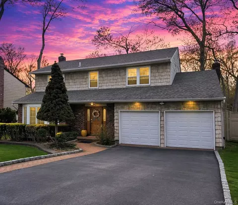 9 Chester St, Smithtown, NY 11787