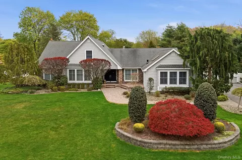 9 Sage Brush Ct, Setauket, NY 11733
