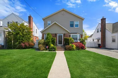 296 Euston Rd S, Garden City, NY 11530