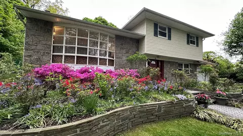 5 Highpoint Dr, Huntington, NY 11743