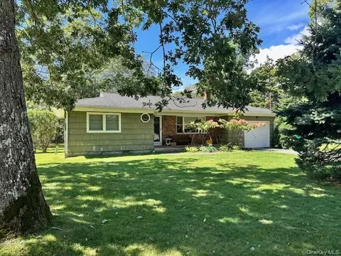 26 Canvasback Ln, East Quogue, NY 11942