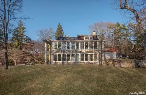 9 Tower Hill Rd, Shoreham, NY 11786